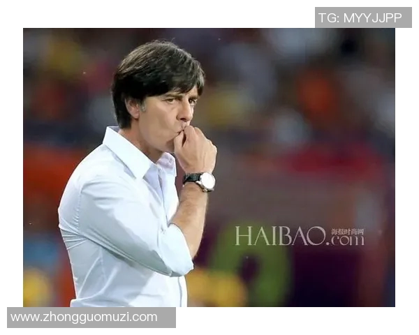 足球场上优雅风采女生版西装球星演绎时尚与运动的完美融合 足球场上优雅风采女生版西装球星演绎时尚与运动的完美融合